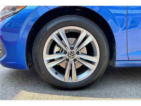 Used 2024 Volkswagen Jetta SE FWD image 9
