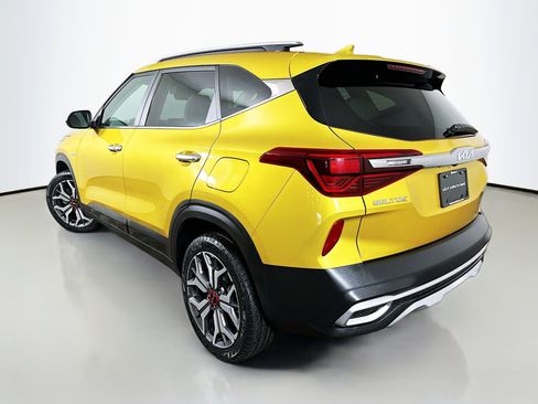 Certified 2022 Kia Seltos SX w/ Sunroof Package AWD/4WD image 5