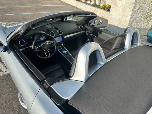 Used 2017 Porsche 718 Boxster S image 12