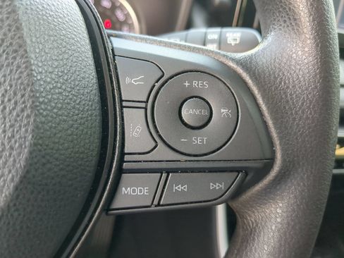 Used 2022 Toyota RAV4 XLE w/ Convenience Package FWD image 65