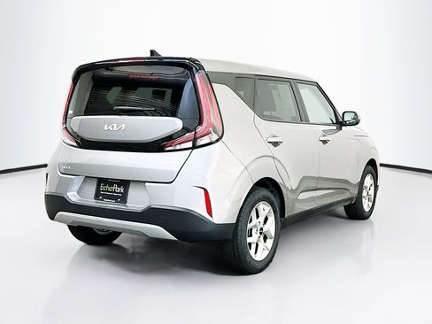 Used 2025 Kia Soul LX w/ LX Technology Package FWD image 9
