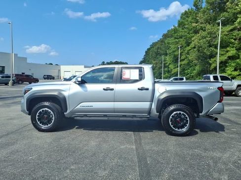 Used 2026 Toyota Tacoma TRD Off-Road AWD/4WD image 3