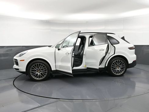 Certified 2022 Porsche Cayenne Platinum Edition AWD/4WD image 36