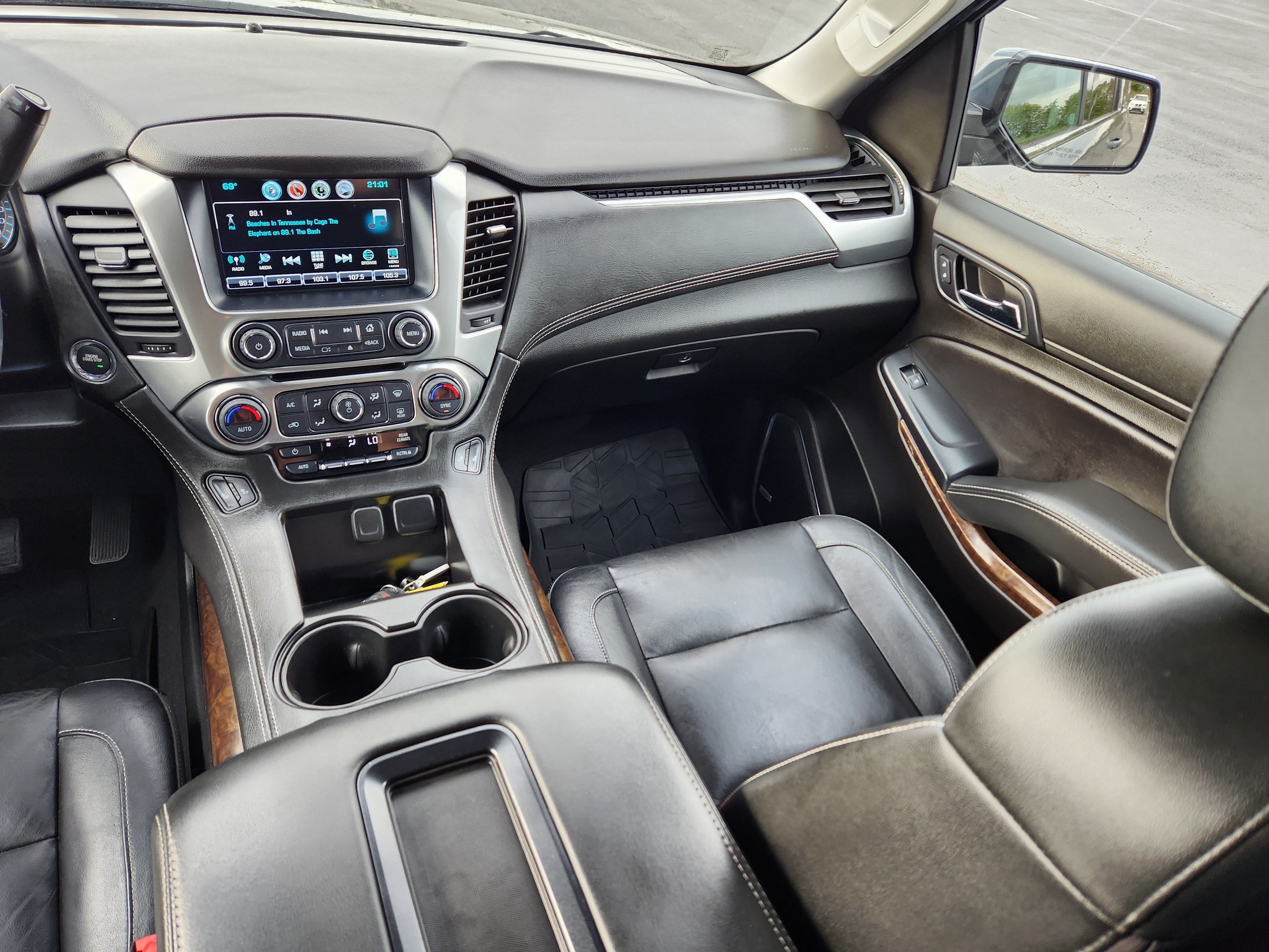Used 2019 Chevrolet Tahoe LT w/ Luxury Package AWD/4WD image 17
