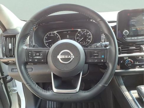 Used 2023 Nissan Pathfinder SV AWD/4WD image 15