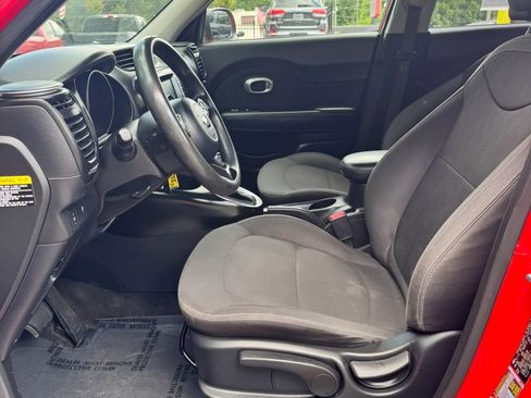 Used 2019 Kia Soul w/ Convenience Package FWD image 12