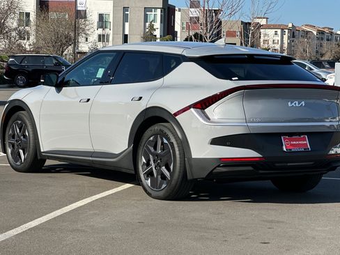 Used 2025 Kia EV6 Light image 6