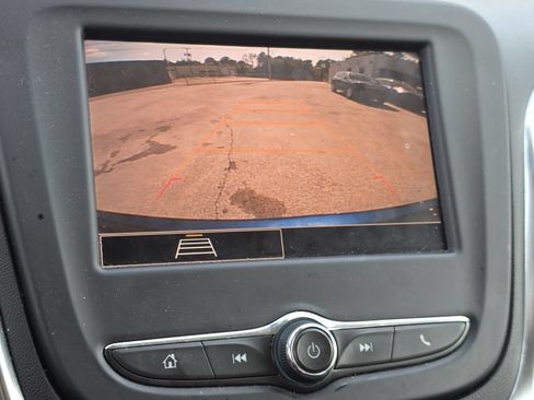 Used 2022 Chevrolet Equinox LS w/ LS Convenience Package FWD image 9