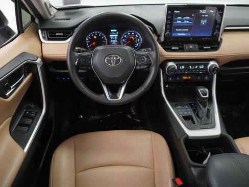 Used 2022 Toyota RAV4 XLE Premium image 23