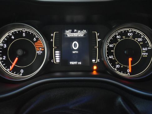 Used 2020 Jeep Cherokee Latitude Plus AWD/4WD image 32