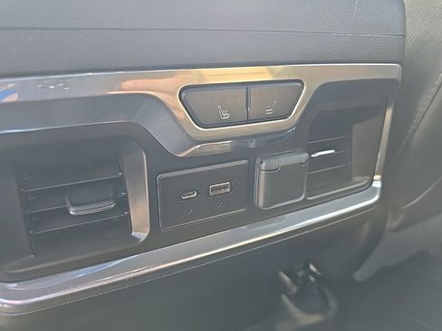 Used 2019 Chevrolet Silverado 1500 High Country image 35