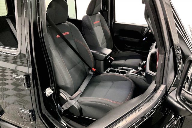 Used 2022 Jeep Wrangler Unlimited Rubicon w/ Dual Top Group AWD/4WD image 8