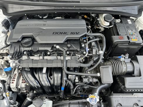 Used 2025 Hyundai Elantra SEL FWD image 9