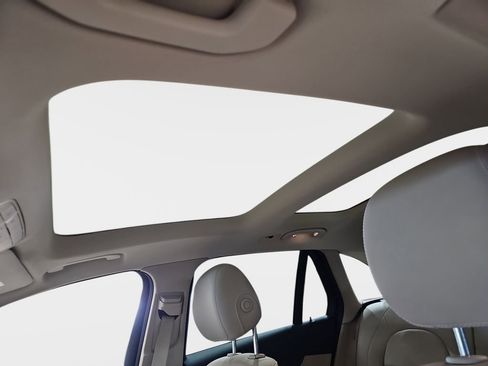 Used 2018 Mercedes-Benz GLC 300 4MATIC image 33