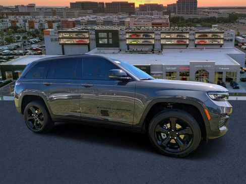 New 2025 Jeep Grand Cherokee Altitude image 1