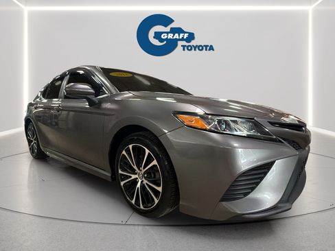 Used 2018 Toyota Camry SE FWD image 3
