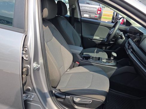 Used 2025 Kia K4 FWD image 22