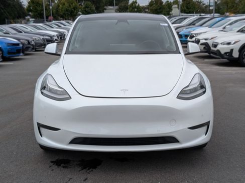 Used 2022 Tesla Model Y Long Range image 8