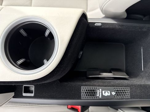 Used 2020 Porsche Taycan Turbo image 31