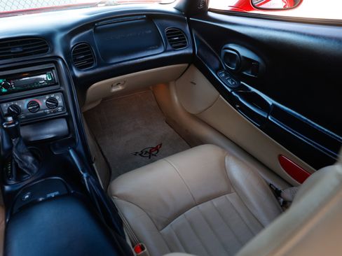 Used 2000 Chevrolet Corvette Coupe image 19