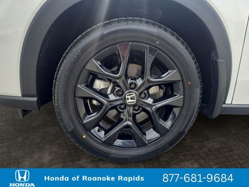 Used 2025 Honda HR-V Sport image 9