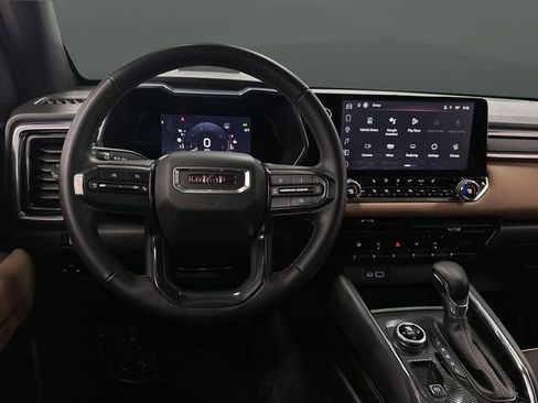 Used 2023 GMC Canyon AT4 image 5