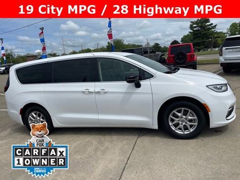 Used 2024 Chrysler Pacifica Touring-L FWD image 1