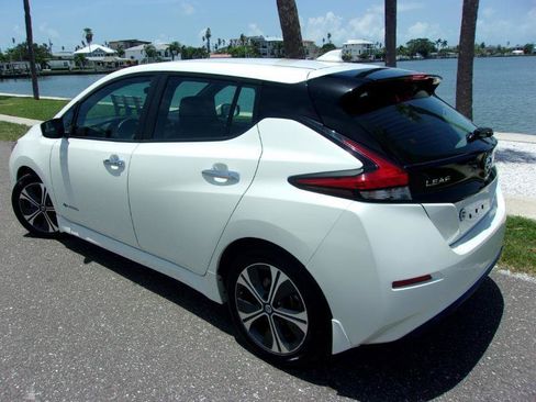 Used 2018 Nissan Leaf SV FWD image 4