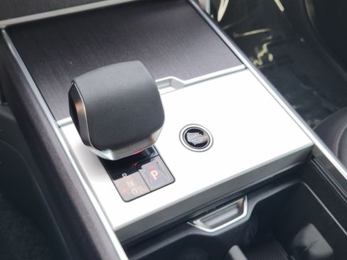 Certified 2025 Land Rover Range Rover SE AWD/4WD image 15
