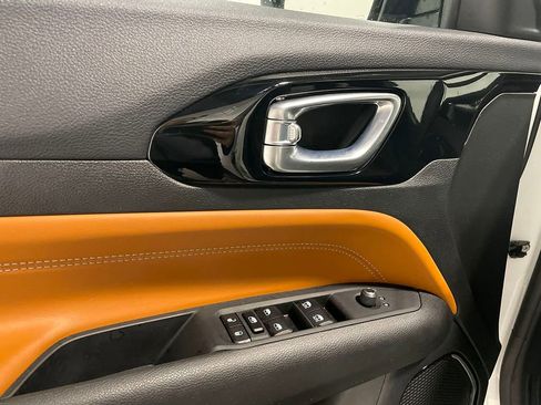 Used 2024 Jeep Compass Limited image 16