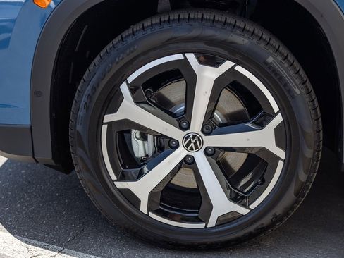 New 2026 Volkswagen Tiguan SE image 5
