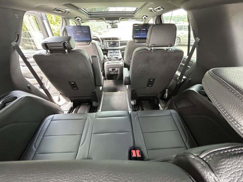 Used 2023 GMC Yukon Denali AWD/4WD image 15