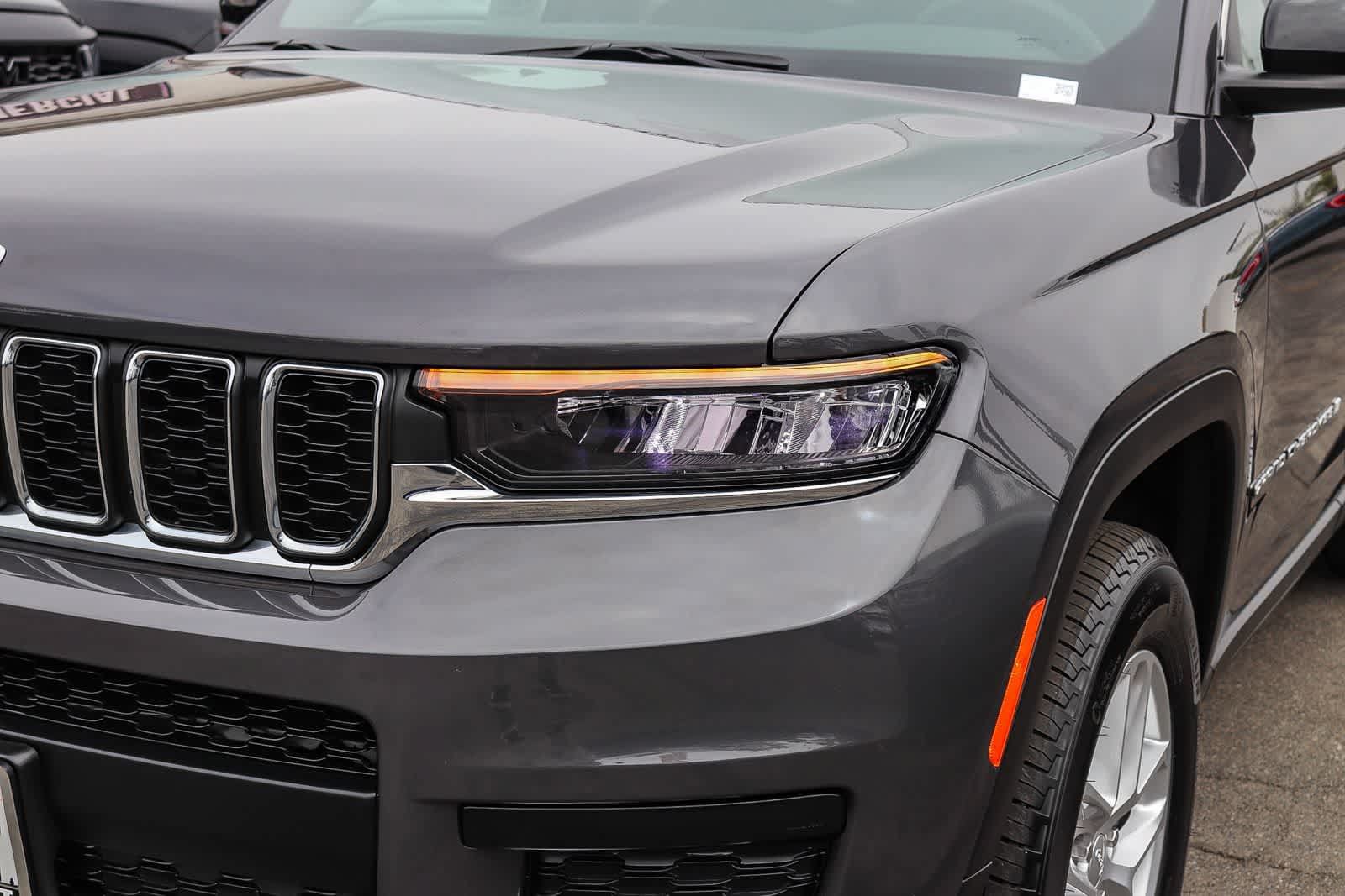 Used 2025 Jeep Grand Cherokee L Laredo RWD image 7