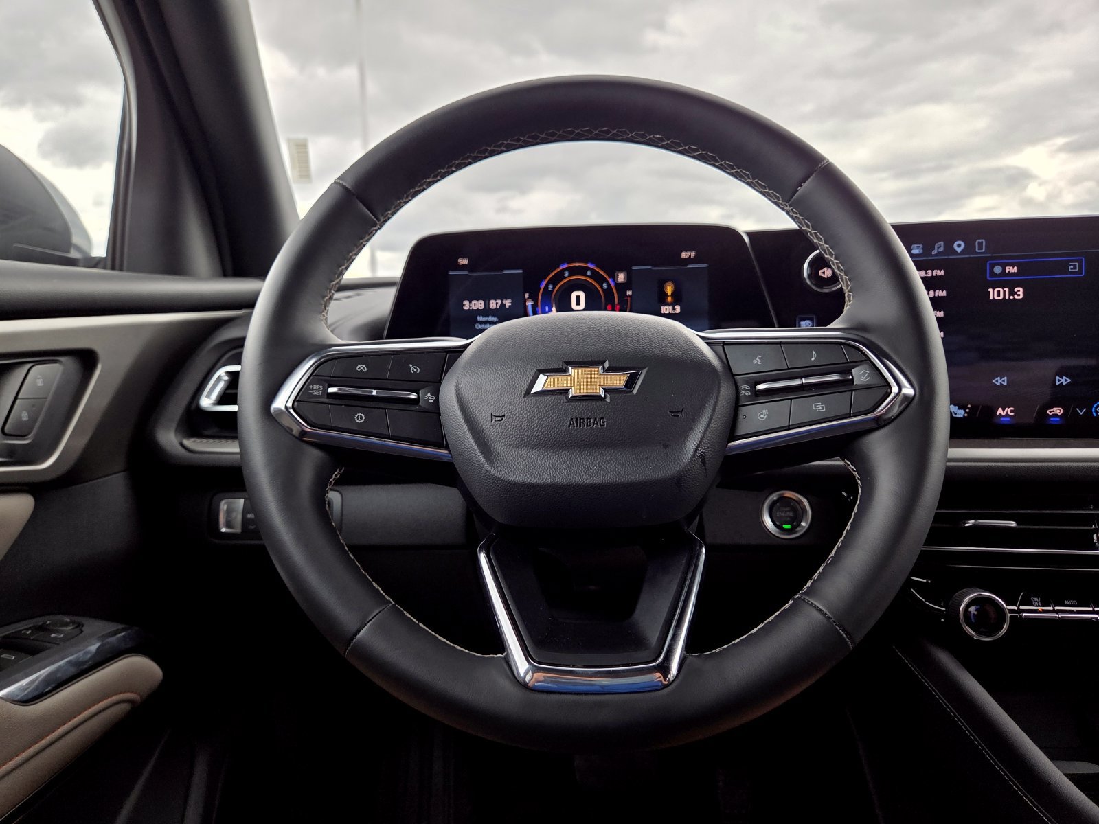 Used 2026 Chevrolet Traverse LT w/ Driver Confidence Package FWD image 11