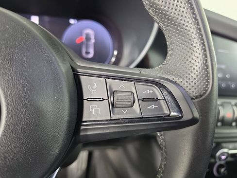Used 2024 Alfa Romeo Giulia Ti AWD/4WD image 19