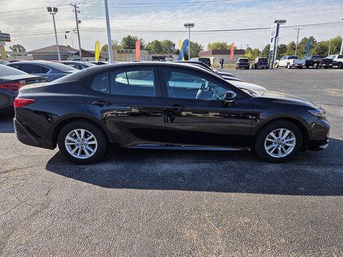 Used 2025 Toyota Camry LE image 2