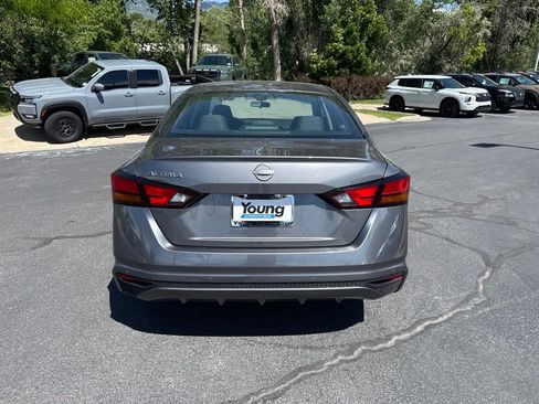 Used 2024 Nissan Altima 2.5 S FWD image 4