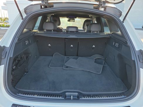 Used 2024 Mercedes-Benz GLC 300 4MATIC image 30
