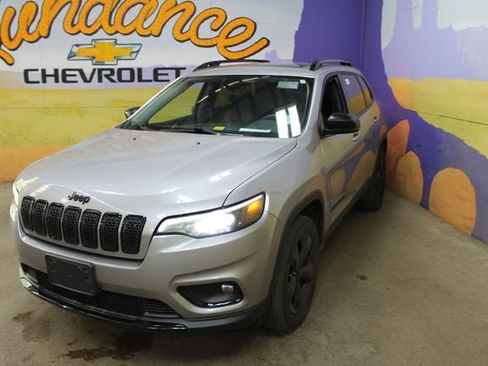 Used 2022 Jeep Cherokee Latitude Lux w/ Sun & Sound Group AWD/4WD image 8