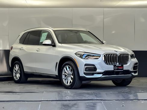 Used 2023 BMW X5 xDrive40i AWD/4WD image 1