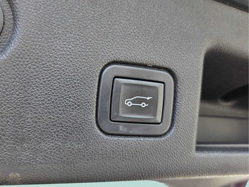 Used 2019 Chevrolet Equinox Premier FWD image 16