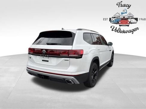 New 2026 Volkswagen Atlas Peak Edition image 7