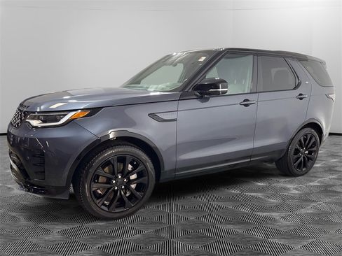 Used 2024 Land Rover Discovery Dynamic SE image 2
