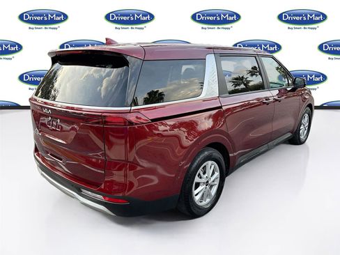 Used 2024 Kia Carnival LX image 7
