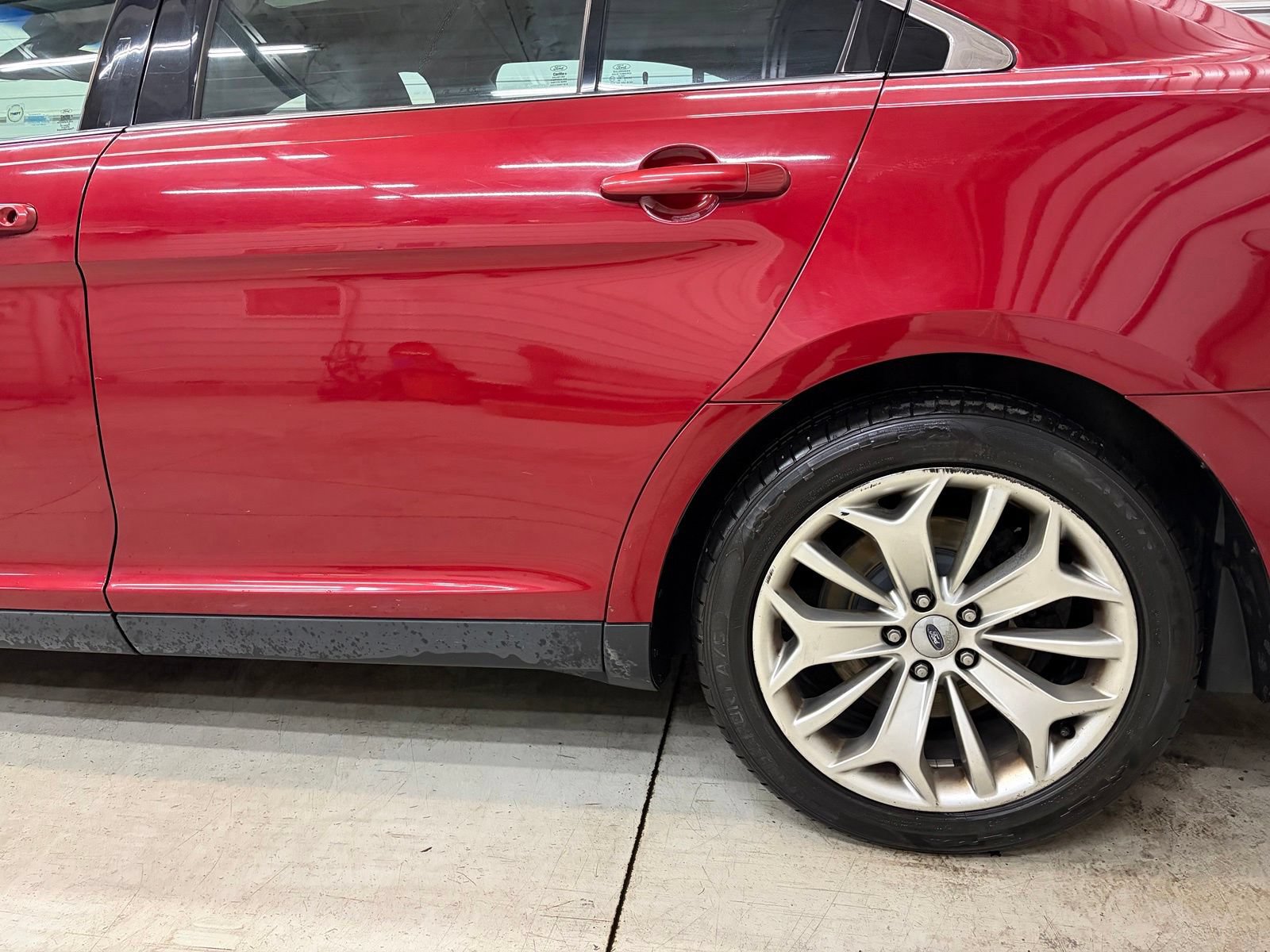 Used 2013 Ford Taurus Limited FWD image 8