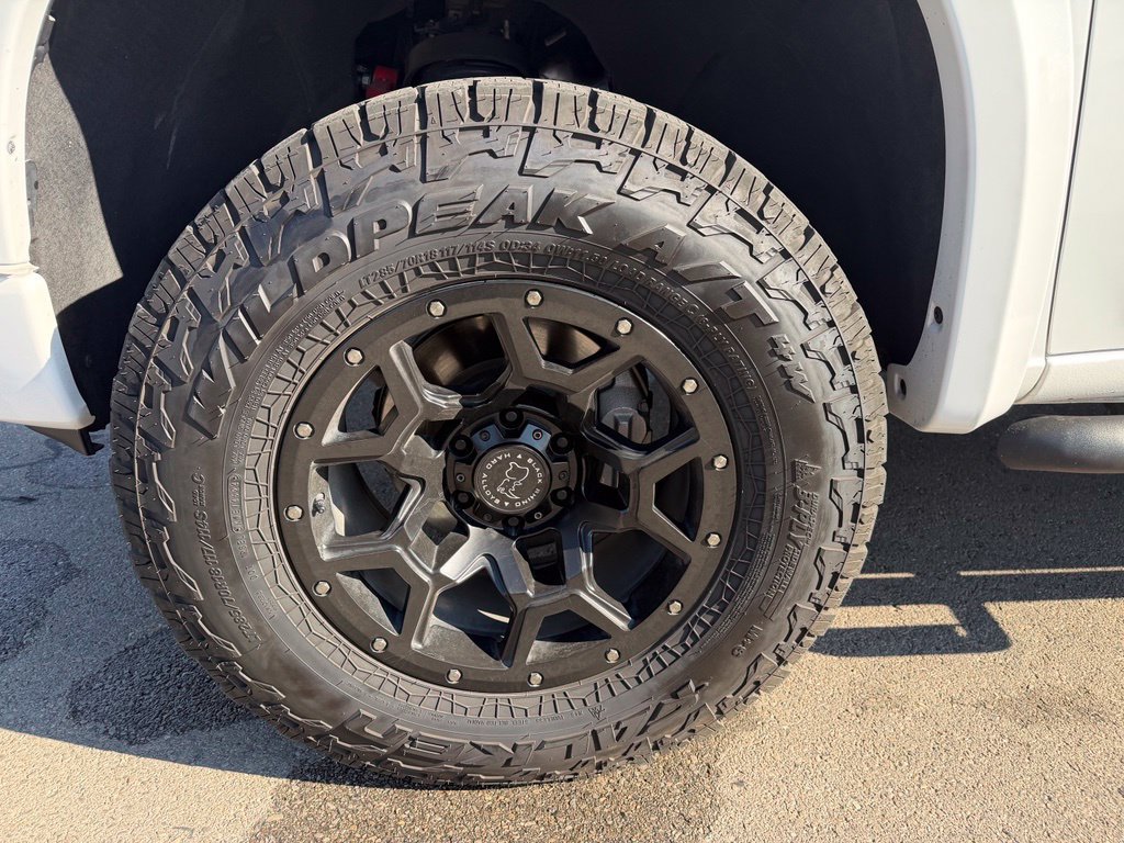 Used 2024 Chevrolet Silverado 1500 LT Trail Boss w/ LT Trail Boss Premium Package AWD/4WD image 9