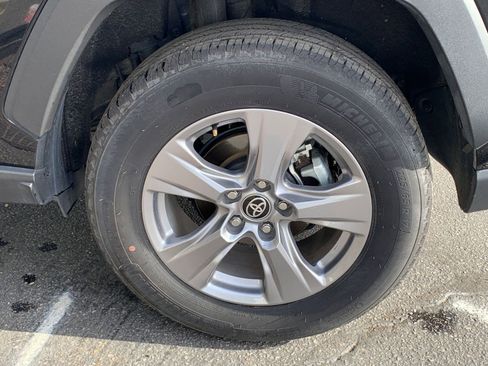 Used 2025 Toyota RAV4 LE image 29