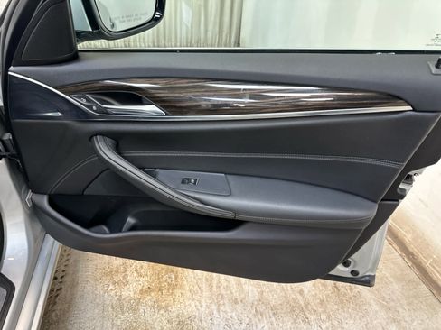 Used 2019 BMW 530i xDrive w/ Convenience Package image 28