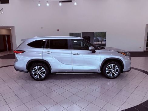 Used 2023 Toyota Highlander XLE FWD image 15