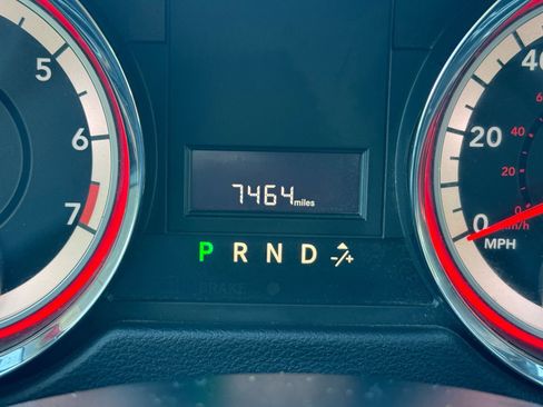 Used 2018 Dodge Grand Caravan SE w/ UConnect Hands-Free Group image 15